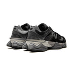 9060 "Black/Castlerock"