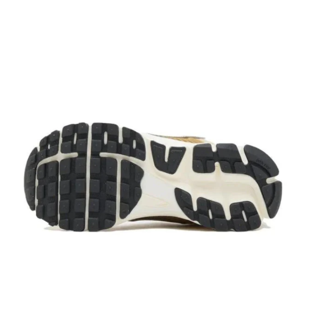 NIKE Zoom Vomero 5 Metallic Gold
